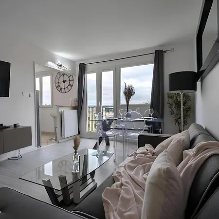 Apartment 3 Pieces Lumineux, Balcon & Parking - Paris 20 Min Sartrouville