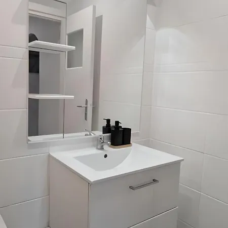 3 Pieces Lumineux, Balcon & Parking - Paris 20 Min Apartment *