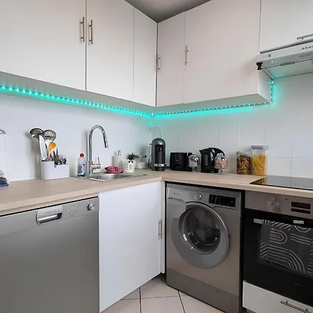 3 Pieces Lumineux, Balcon & Parking - Paris 20 Min * Sartrouville