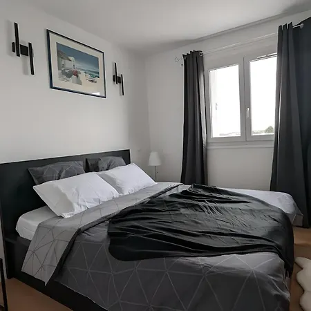 3 Pieces Lumineux, Balcon & Parking - Paris 20 Min