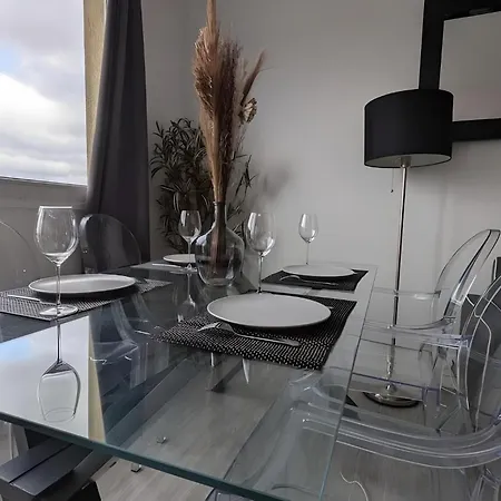 3 Pieces Lumineux, Balcon & Parking - Paris 20 Min Apartment Sartrouville
